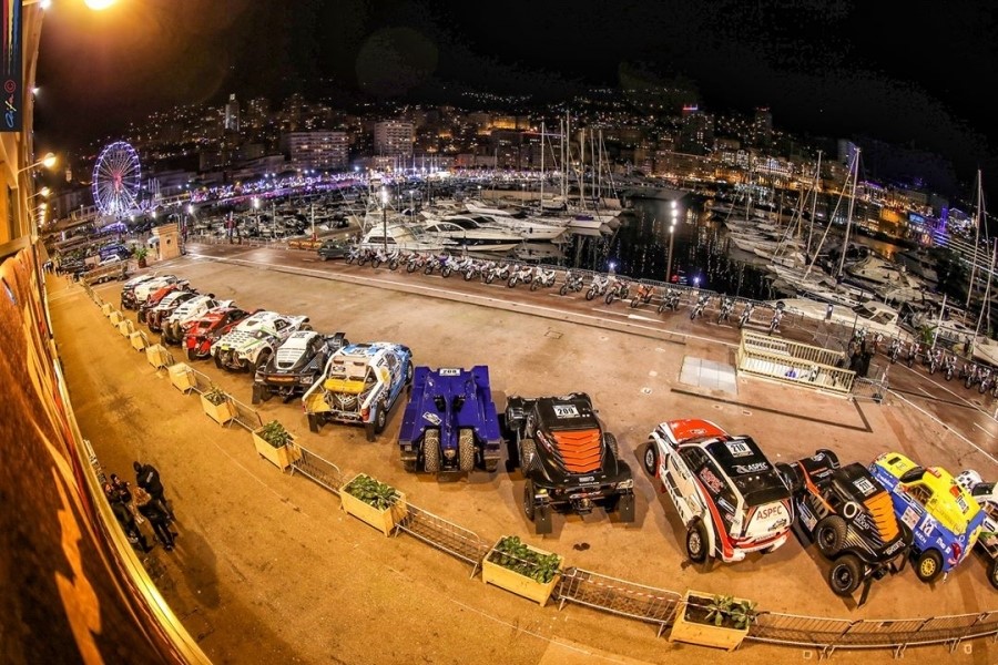 parc ferme nuit.jpg